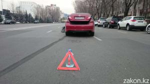 В Алматы столкнулись Toyota Camry и Tesla Model S 