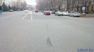 В Алматы столкнулись Toyota Camry и Tesla Model S 