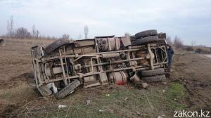 В Алматы перевернулся ГАЗ груженный газовыми балонами