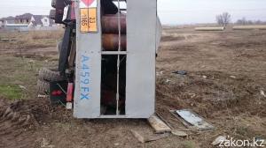В Алматы перевернулся ГАЗ груженный газовыми балонами
