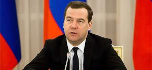Медведев: чиновники должны ездить на машинах среднего класса