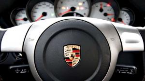Продажи Porsche впервые превысили 200 тысяч машин