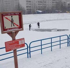 Двое мужчин в Зеленограде на спор утопили Приору в пруду 