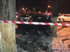 В Алматы Audi R8 разорвало на две части 