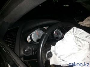 В Алматы Audi R8 разорвало на две части 