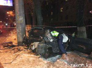 В Алматы Audi R8 разорвало на две части 