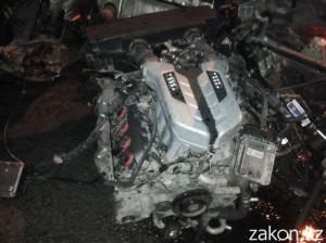 В Алматы Audi R8 разорвало на две части 