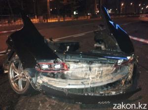 В Алматы Audi R8 разорвало на две части 