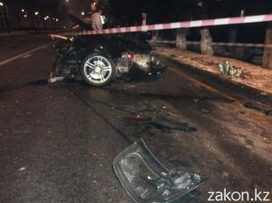 В Алматы Audi R8 разорвало на две части 
