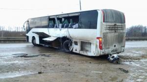 Пассажирский автобус попал в ДТП, 20 пострадавших