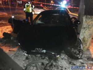 В Алматы Audi R8 разорвало на две части 