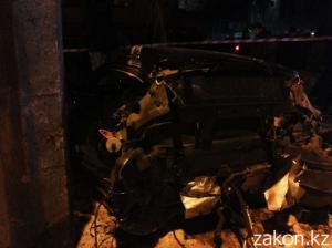 В Алматы Audi R8 разорвало на две части 