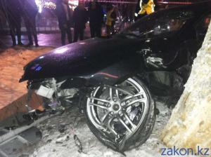 В Алматы Audi R8 разорвало на две части 