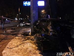 В Алматы Audi R8 разорвало на две части 