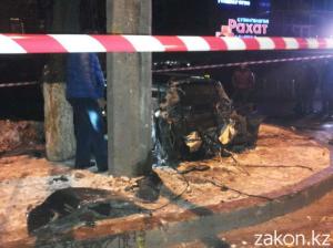 В Алматы Audi R8 разорвало на две части 