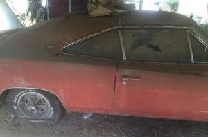 Заброшенный Dodge Charger Daytona 1969 года 