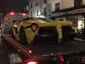 Словно соль на рану! В Лондоне в аварию попал коллекционный гиперкар Ferrari LaFerrari