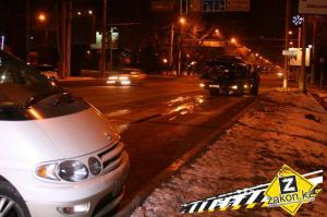 В Алматы водитель, пытавшийся развернуться через двойную сплошную, спровоцировал ДТП