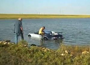 Американец специально утопил свой гиперкар Bugatti и схлопотал год тюремного заключения