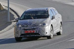 Шпионские снимки Toyota Avensis 2015 года 