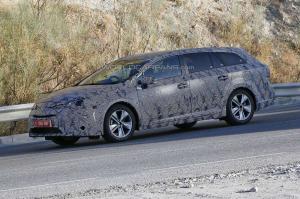 Шпионские снимки Toyota Avensis 2015 года 