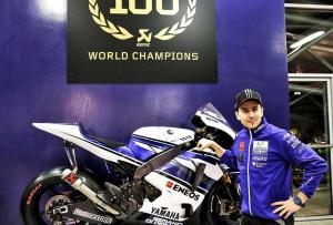 Компания Akrapovic назвала конференц-зал в честь Хорхе Лоренцо