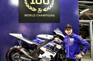 Компания Akrapovic назвала конференц-зал в честь Хорхе Лоренцо