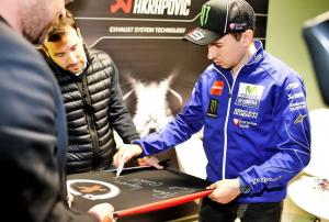 Компания Akrapovic назвала конференц-зал в честь Хорхе Лоренцо