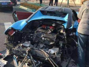 Девушка превратила роскошный суперкар Ferrari в кучу металлолома 