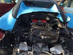 Девушка превратила роскошный суперкар Ferrari в кучу металлолома 