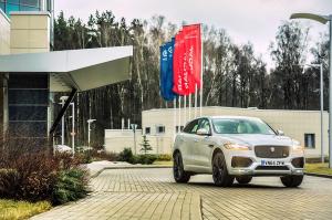 Jaguar испытает кроссоверы F-Pace в России