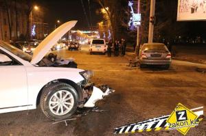 В Алматы произошло мощное ДТП с участием Audi Q5 и Toyota Camry 