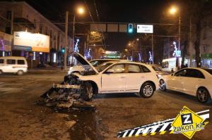 В Алматы произошло мощное ДТП с участием Audi Q5 и Toyota Camry 