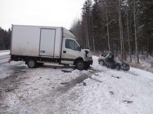 В Пуховичском районе лоб в лоб столкнулись Toyota и Iveco: водитель и пассажир легковушки в больнице