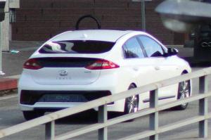 Новый хэтчбек Hyundai Ioniq замечен без камуфляжа 