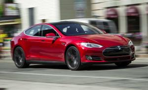 Tesla подарит клиенту топовый седан за привлечение 188 покупателей
