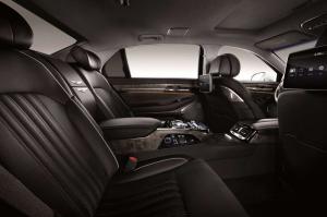 2016 Genesis EQ900 