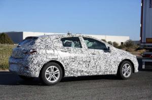 Шпионские снимки Chevrolet Cruze 2017 года 