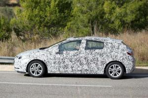 Шпионские снимки Chevrolet Cruze 2017 года 