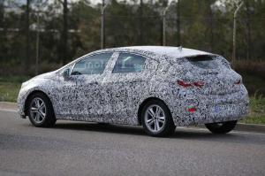 Шпионские снимки Chevrolet Cruze 2017 года 