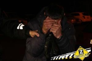 В Алматы вор со стажем вскрыл машину, чтобы якобы погреться