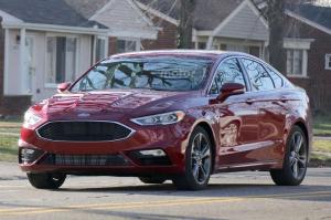 Рестайлинговый седан Ford Fusion 2017 модельного года сфотографировали без защитного камуфляжа