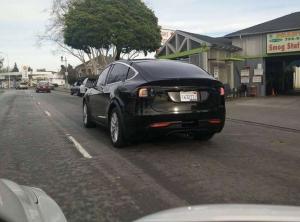 Шпионские снимки Tesla Model X 2016 года 