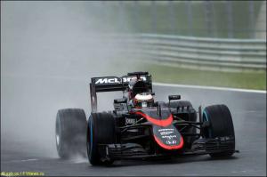 Стоффель Вандорн сядет за руль McLaren на тестах Pirelli