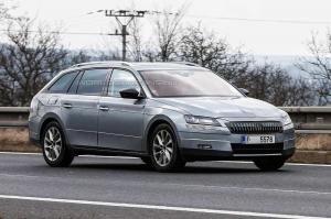 Шпионские снимки Skoda Superb Combi 2016 года 