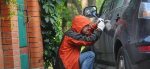 В Москве начали воровать с автомобилей зеркала и дворники