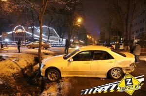 Две Toyota не поделили нерегулируемый светофором перекресток в Алматы