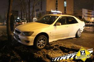 Две Toyota не поделили нерегулируемый светофором перекресток в Алматы