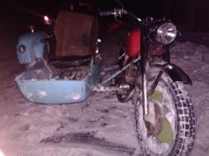 В Самохваловичах пьяная компания на мото с коляской в снегопад отправилась в магазин за водкой