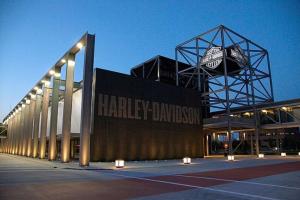 Американский бренд Harley-Davidson сокращает рабочих